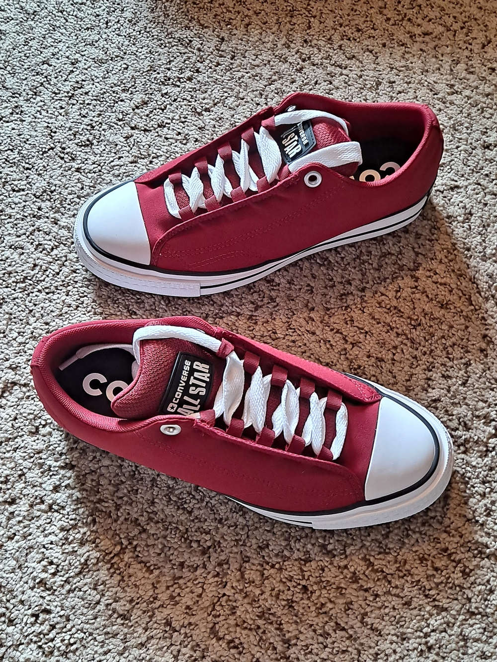 Converse Puff Low-Top Sneakers in Red and White Men Size 10  Women Size 11.5